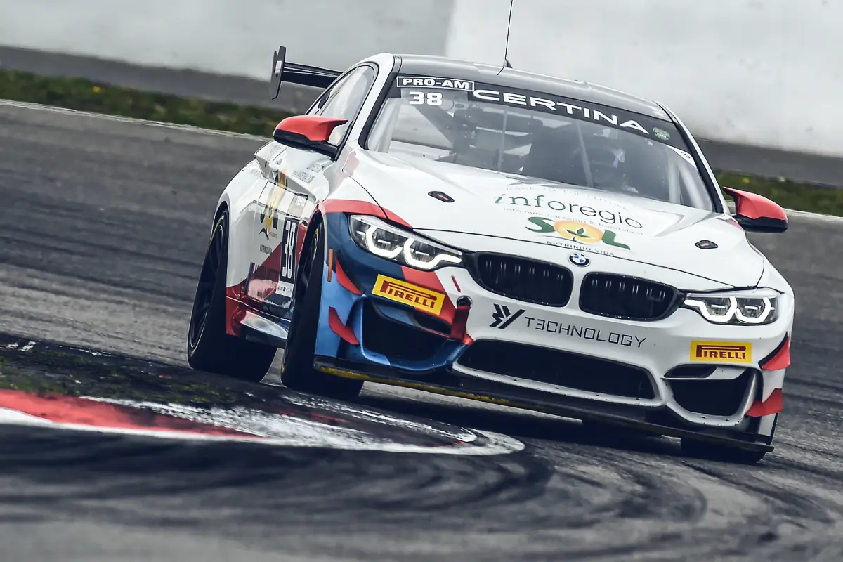 Jamie Vandenbalck in de BMW M4 GT4