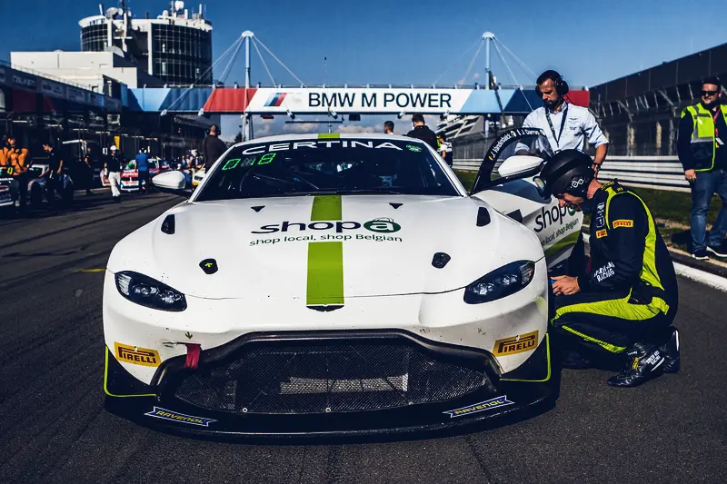 Jamie Vandenbalck — Aston Martin Vantage GT4 op de grid