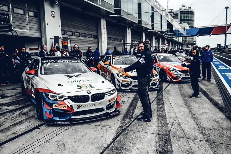 Jamie Vandenbalck — BMW M4 GT4 in de pitstraat