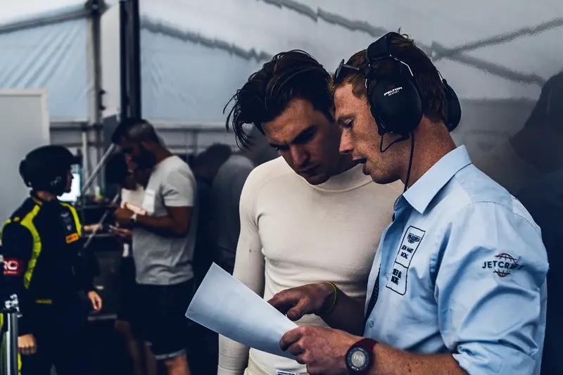Jamie Vandenbalck — Briefing met de engineer