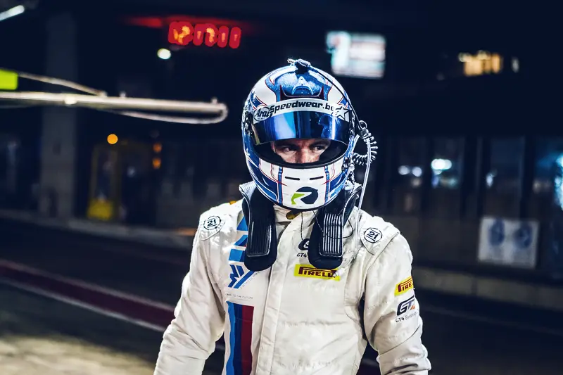 Jamie Vandenbalck — Met helm, BMW-racepak